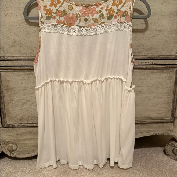 POL Floral Lace V-Neck Dress - Picture 2 of 2